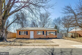 8 Burns Way, Newark, DE 19702