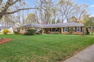 2115 Sand Wedge Ct, Pfafftown, NC 27040