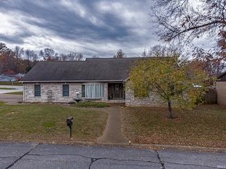 4711 Stonegate Dr, Newburgh, IN 47630