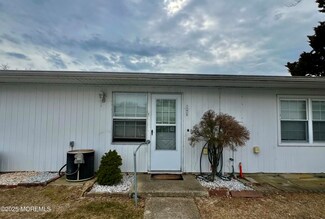 1142A Argyll Cir Unit B, Lakewood, NJ 08701