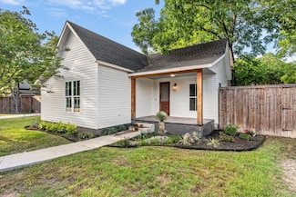 809 E Marvin Ave, Waxahachie, TX 75165