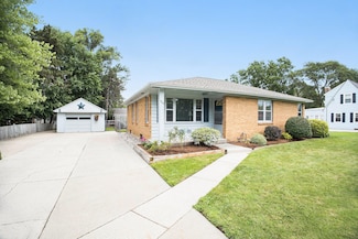 465 W 32nd St, Holland, MI 49423