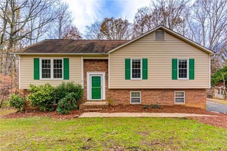 5974 Honeycomb Ln, Pfafftown, NC 27040