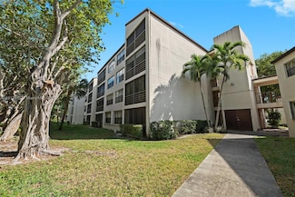 2302 S Cypress Bend Dr Unit 210, Pompano Beach, FL 33069