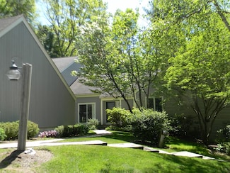 43 Birchwood Ln, Lincoln, MA 01773