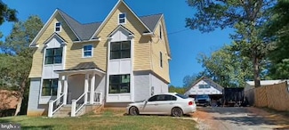 8323 Rolling Rd, Manassas, VA 20110