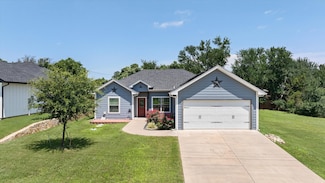 2206 Navasota St, Granbury, TX 76048