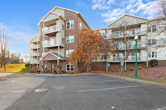2231 N Penn Place Unit 201, North Saint Paul, MN 55109