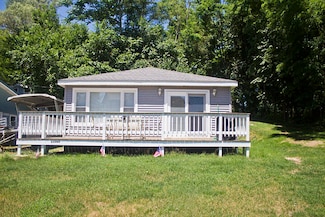 63080 Lakeshore Dr, Dowagiac, MI 49047
