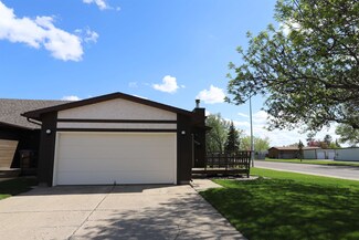 1519 18th Ave NW, Minot, ND 58703