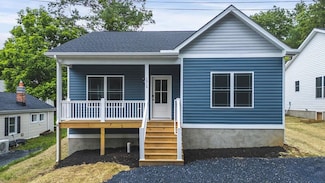 1025 Frye St, Waynesboro, VA 22980