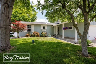 8360 Bay Dr NE, Rockford, MI 49341