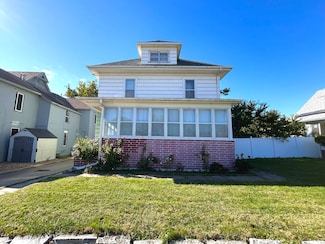 9 S 4th St, Marshalltown, IA 50158