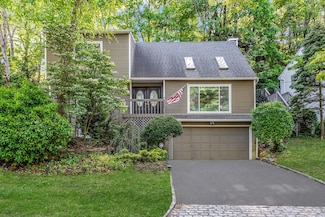 70 Sugar Toms Ln, East Norwich, NY 11732