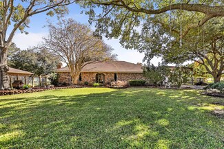 10114 Laurie Ln, Highlands, TX 77562