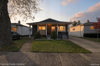 5644 Croissant St, Dearborn Heights, MI 48125