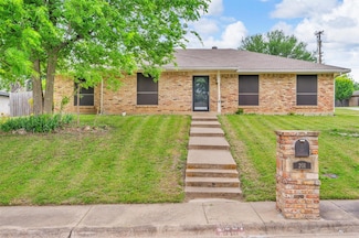 201 Windwood Dr, Desoto, TX 75115