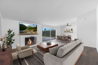 20447 Oxnard St, Woodland Hills, CA 91367