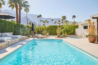 915 E Via Escuela, Palm Springs, CA 92262