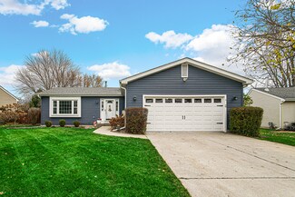312 S Cross Trail, McHenry, IL 60050