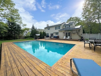 17 Jennifers Path, Westhampton Beach, NY 11978