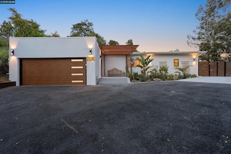 90 Estates Dr, Orinda, CA 94563