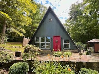 10 Crestwood Rd, Brimfield, MA 01010