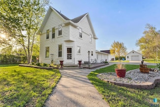 802 W 3rd St, Canton, SD 57013