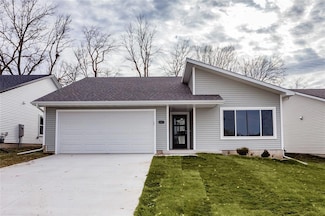 4307 Grover Woods Ln, Des Moines, IA 50317