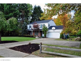 6695 Sandalwood Dr, Gates Mills, OH 44040