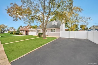 2737 Sheila Ct, East Meadow, NY 11554