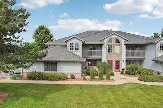 827 Quinlan Dr Unit E, Pewaukee, WI 53072