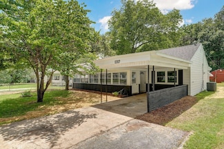 1317 S Willow Lane Ave, Springfield, MO 65804