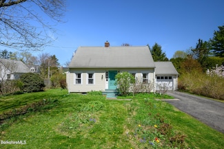 21 Berkshire Dr, Williamstown, MA 01267