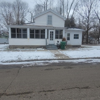 208 S Andrews St, Three Rivers, MI 49093