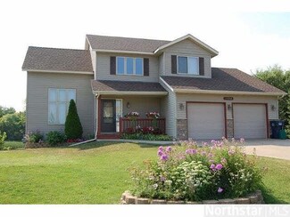 11754 N Meadow Curve, Lindstrom, MN 55045