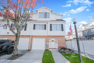 42 Spruce Ln, Staten Island, NY 10309