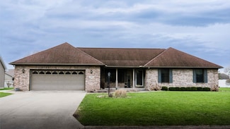 1706 W Meadowlark Dr, Pontiac, IL 61764