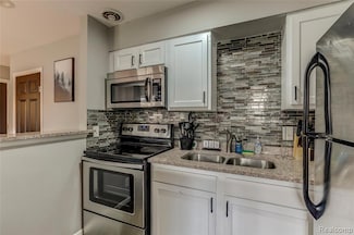 330 Oakland Ave Unit 102, Royal Oak, MI 48067