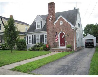 386 Auburn St, Cranston, RI 02910