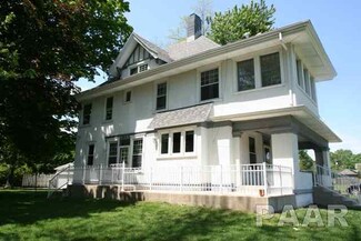 206 E 5th St, MacKinaw, IL 61755