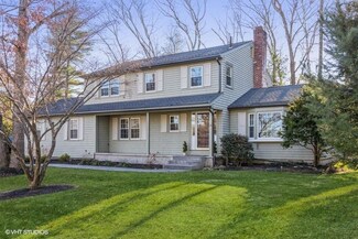 14 Birch Hill Dr, Nashua, NH 03063