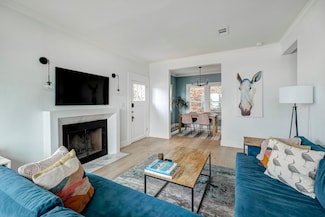 1917 Brun St, Houston, TX 77019
