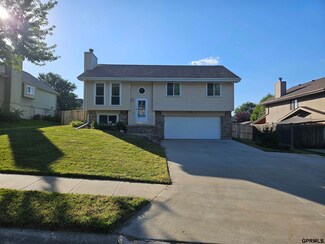 2110 Corn Dr, Papillion, NE 68046