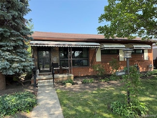 28820 Grant St, Saint Clair Shores, MI 48081