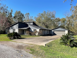 176 Circle Dr, Onalaska, TX 77360