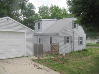 201 4th St SW, Pine Island, MN 55963