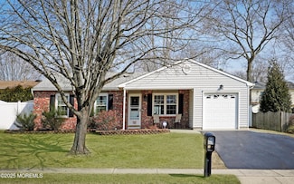 31 Cherry Ln, Howell, NJ 07731