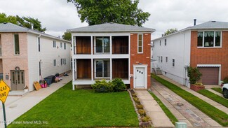 35 Thurston St, Staten Island, NY 10314