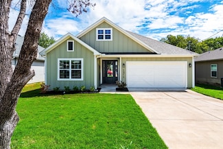 1211 Sayle St, Greenville, TX 75401